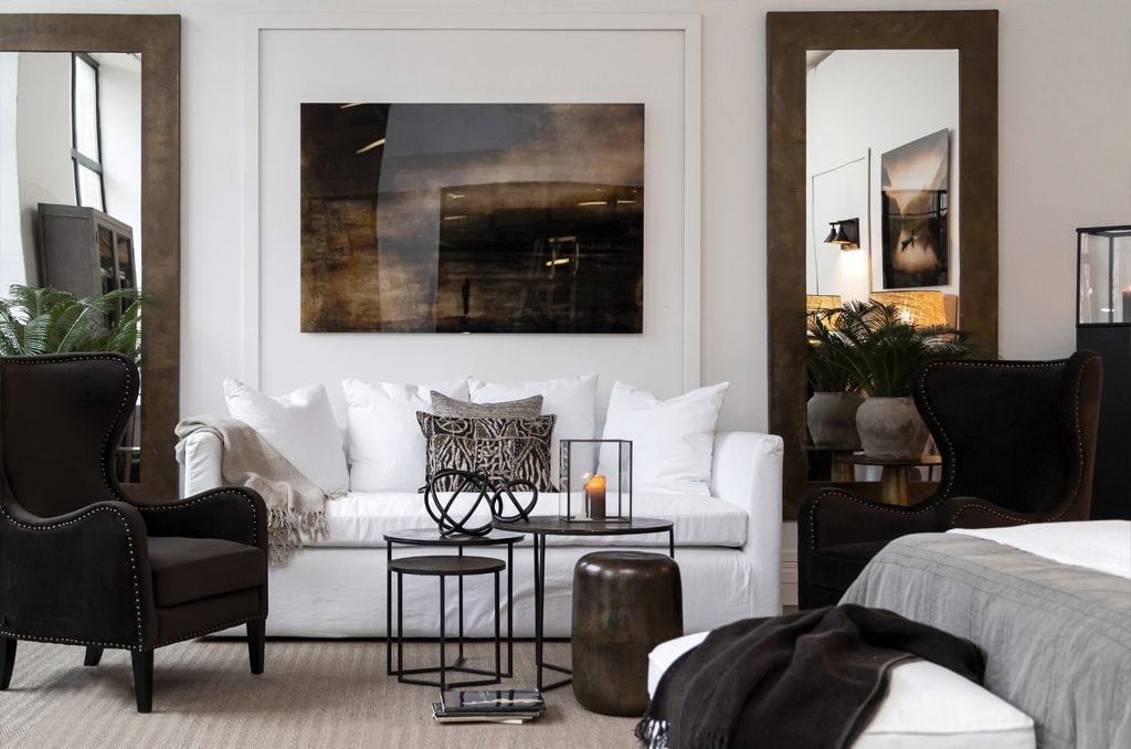 decoración de pared con sofá