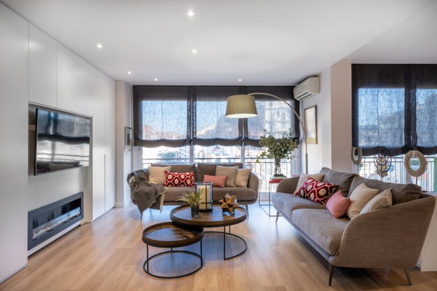 CORTINAS EN VENTANAS DE SALON EN VIVIENDA