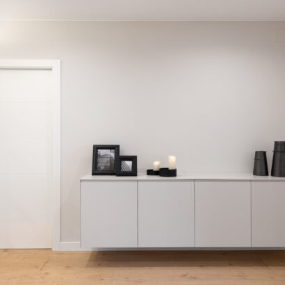 Mueble de entrada decorado