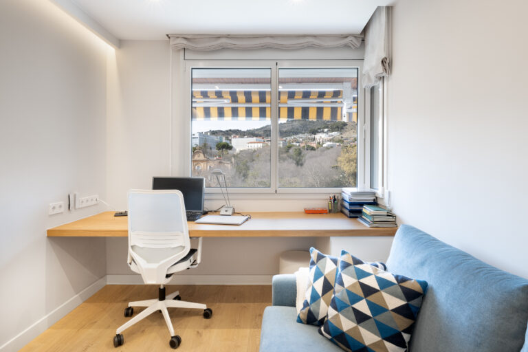 espacio teletrabajo en hogar