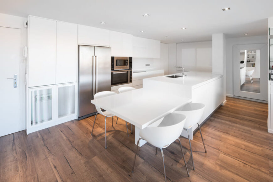 Cocina abierta a salón moderno